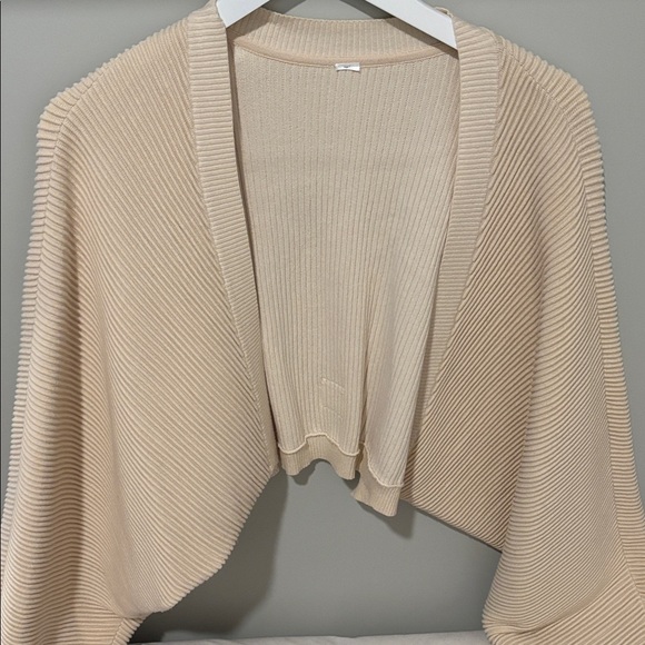 Alo shrug - Picture 2 of 3